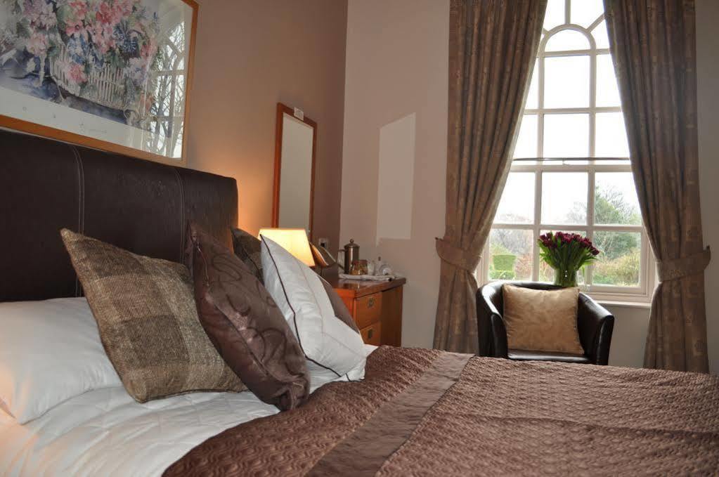 Healds Hall Hotel Cleckheaton Bagian luar foto