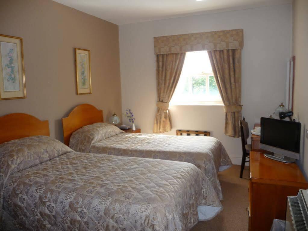 Healds Hall Hotel Cleckheaton Bagian luar foto